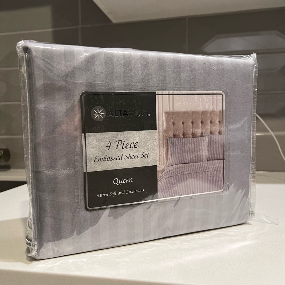 New Queen Embossed Sheet Set